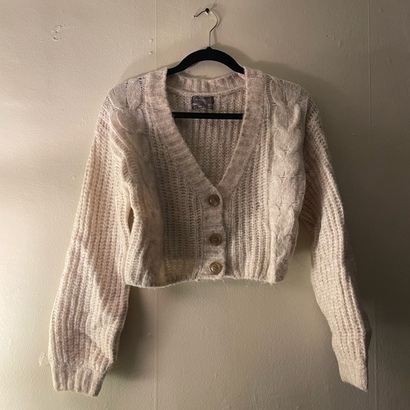 Urban Outfitters Cropped Sweater - Picture 1 of 2